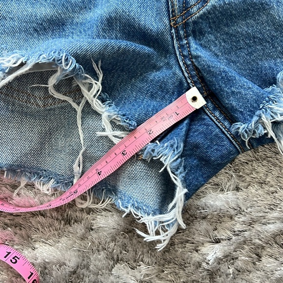 Levi’s 501 Cutoff Shorts - Size 26 - Picture 10 of 10